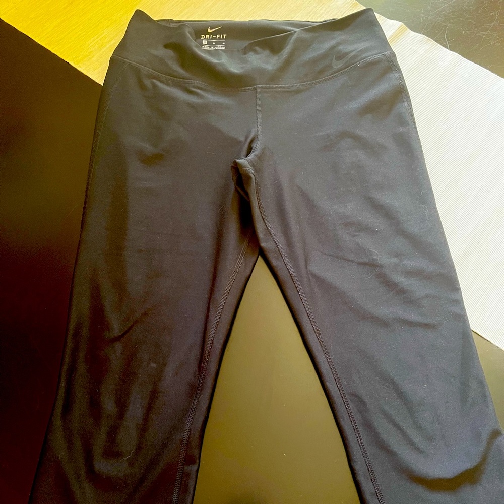 Black Nike dry fit capris Sz M